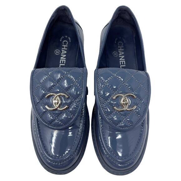 CHANEL Turnlock Quilted Loafers CC Logo Navy Blue Patent Leather Flats Shoe EU40 - Picture 1 of 11